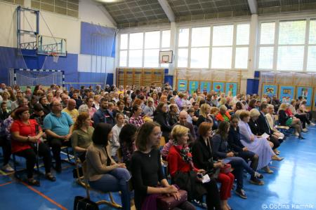 Otroci Osnovne šole Šmartno v Tuhinju z glasbo razpeli jadra (7)